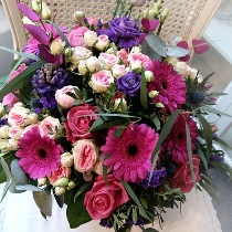 Dažādu ziedu pušķis